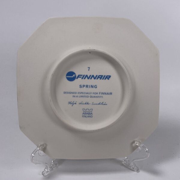 Arabia Heljä Wall plate for Finnair Autumn Ruska 9 | Muija