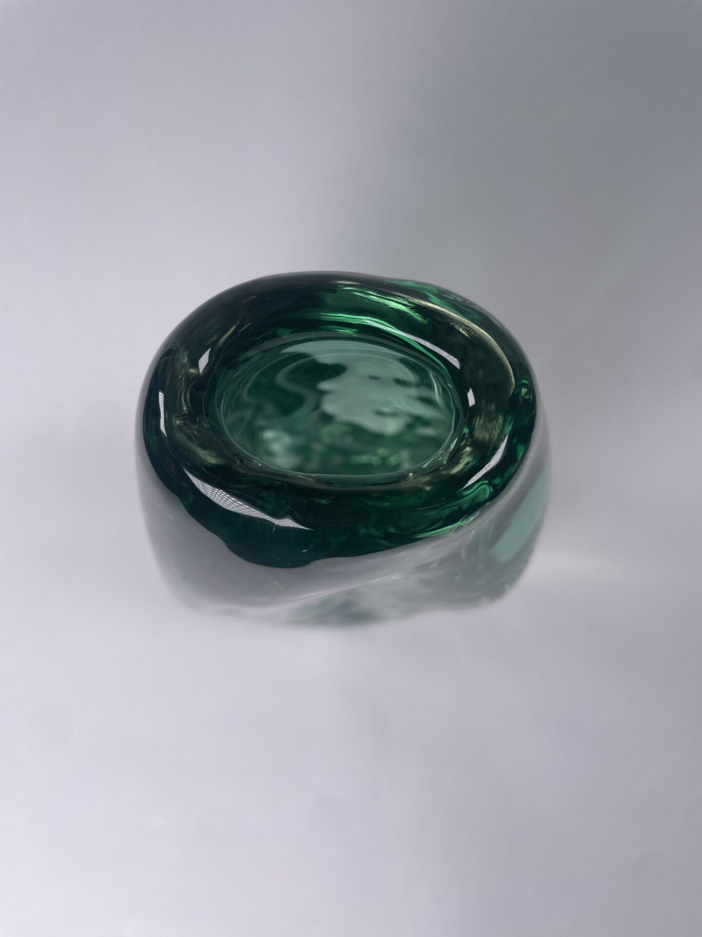 Painava vihreä lasimaljakko 20cm | Muija
