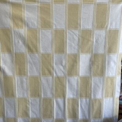 Yellow/White tablecloth  124x118cm