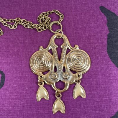 Kalevalakoru riipus -183 pronssia 68cm