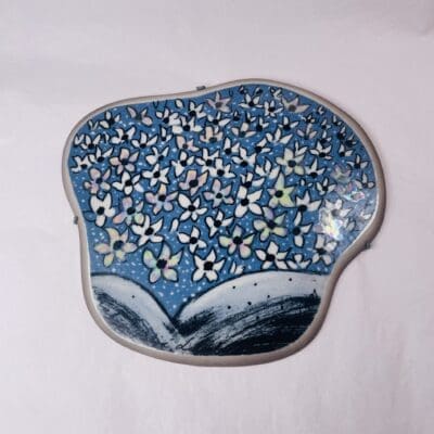 Arabia seinälautanen Valkovuokot 18x20cm Heljä Liukko-Sundström