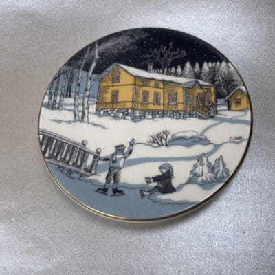 Arabia Tove Slotte wallplate Joulutalo 12cm