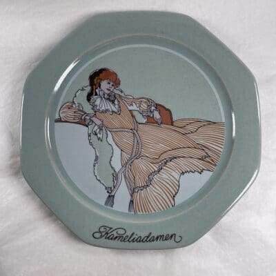 Höganäs Octagon Plate 26,5cm Plate Lady of the Camellias