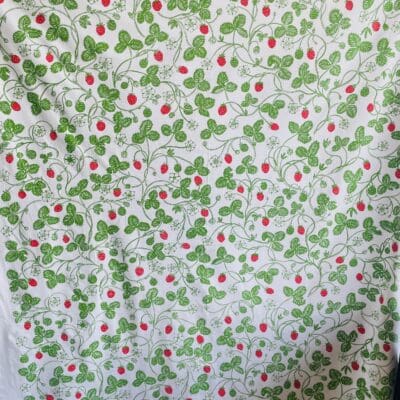 Cetelle Strawberry Tablecloth 142x 185cm Li Englund
