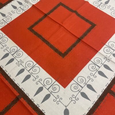 Red tablecloth wrought iron motive 90x85cm
