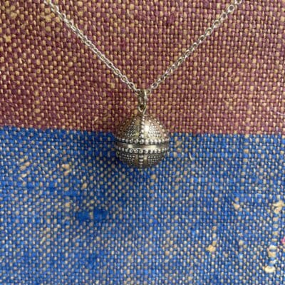 Kalevalakoru Halikon Filigraaipallo Pendant 60cm Bronze