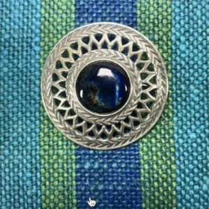 Kalevalakoru Uskelan solki hopeaa 43mm spektroliitti