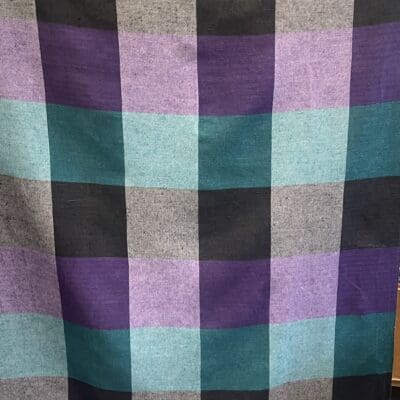 Ruudullinen pöytäliina pellavaa 119x167cm