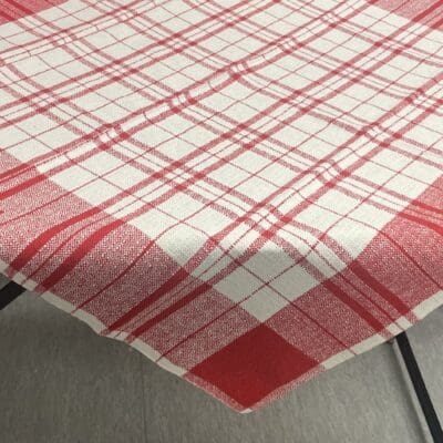 Finlayson pöytäliina punaruudullinen 85x89cm