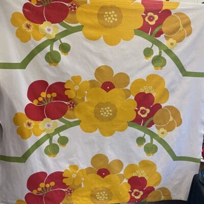 Retro Tablecloth 134x134cm red and yellow