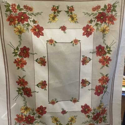 Kukallinen pöytäliina 128x153cm