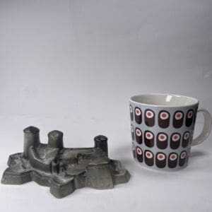 Arabia Olavinlinna figuuri Anja Juurikkala