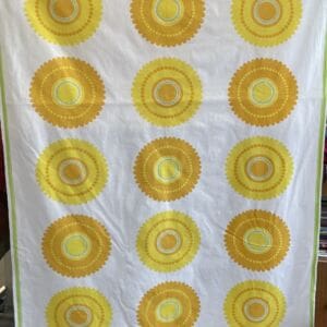 Keltakuvioinen pöytäliina 88x182cm