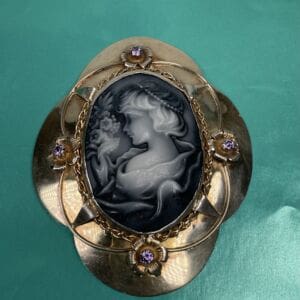 Kookas hopeinen Camee riipus 11x9cm