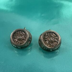 Kalevalakoru isot kalvosinnapit pronssia 25mm